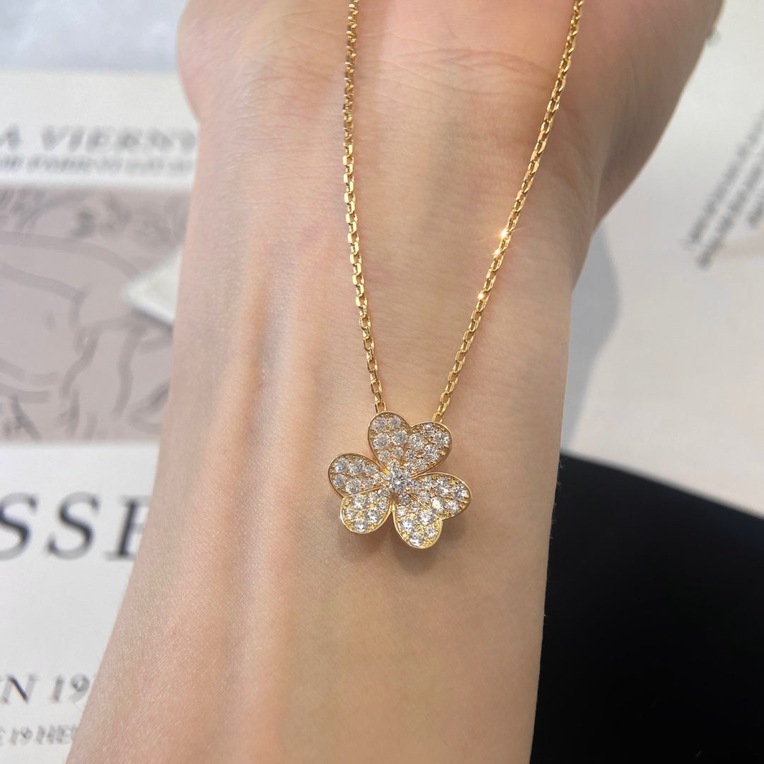[Azure Tears]PAVÉ DIAMOND FLOWER CHARM NECKLACE