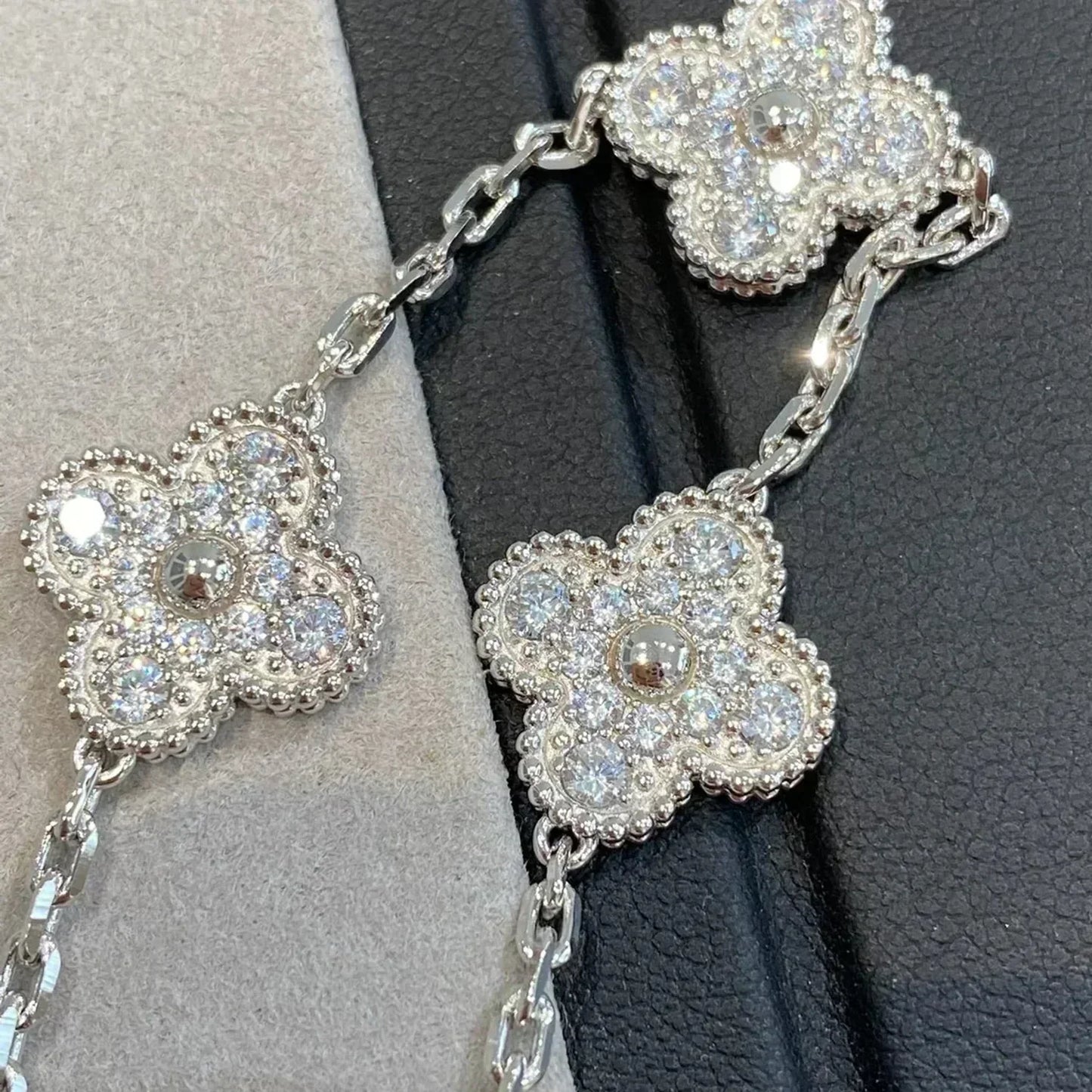 [Azure Tears]LUCKY CLOVER 5-MOTIF BRACELET - FULL-DIAMOND