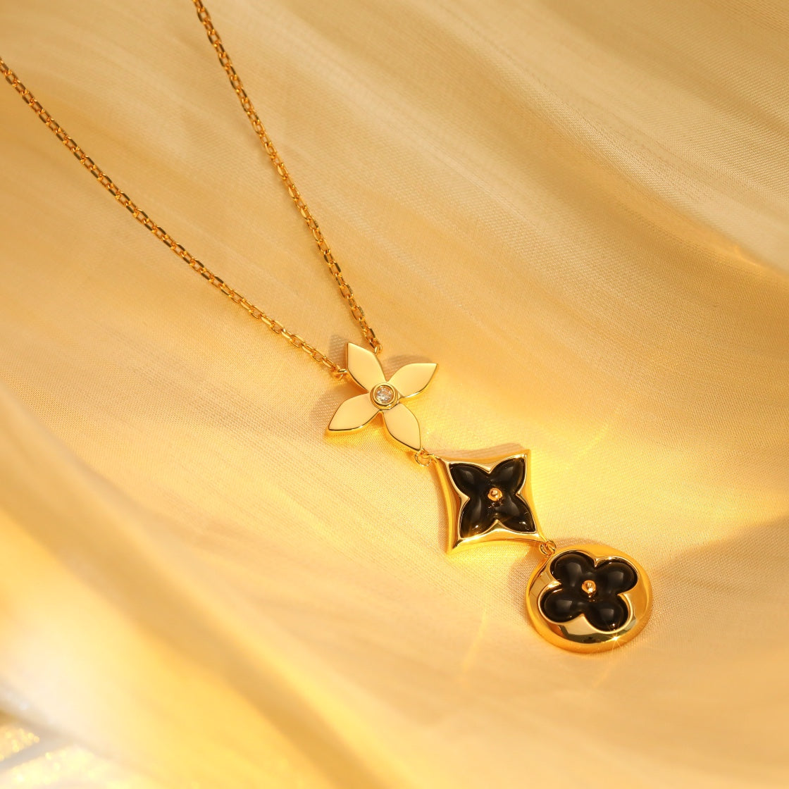 [Azure Tears]STAR AND SUN ONYX ROSE GOLD NECKLACE