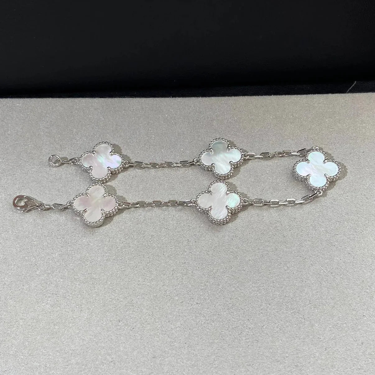 [Azure Tears]LUCKY CLOVER 5-MOTIF BRACELET - WHITE MOTHER-OF-PEARL COLLECTION