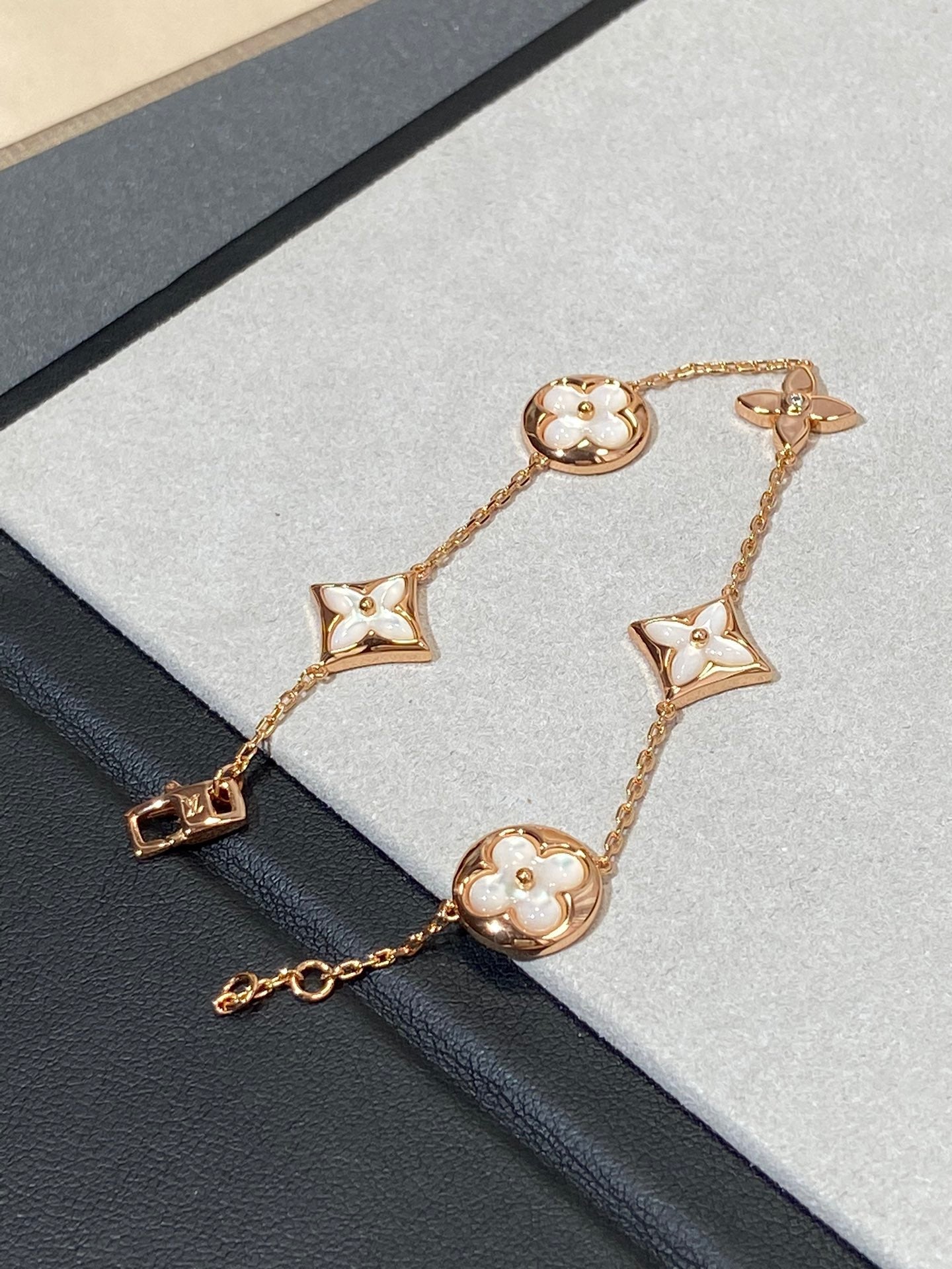 [Azure Tears]STAR AND SUN 5 MOTIF MOP ROSE GOLD BRACELET