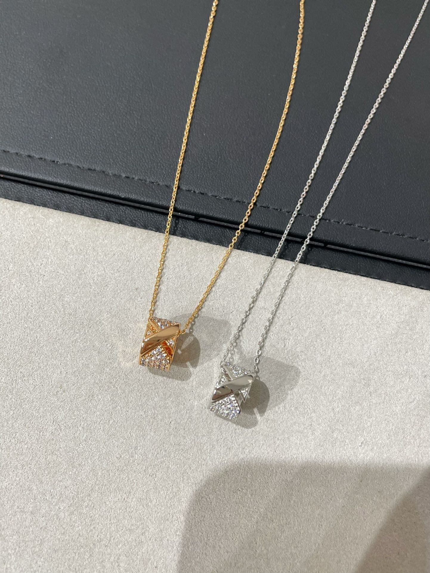 [Azure Tears]LIENS EVIDENCE DIAMOND PAVED NECKLACE