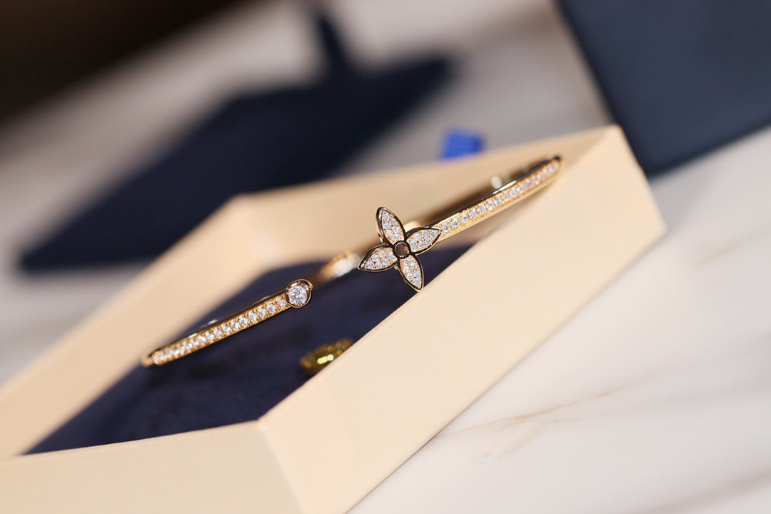 [Azure Tears]IDYLLE GOLD OPEN BRACELET DIAMOND PAVED