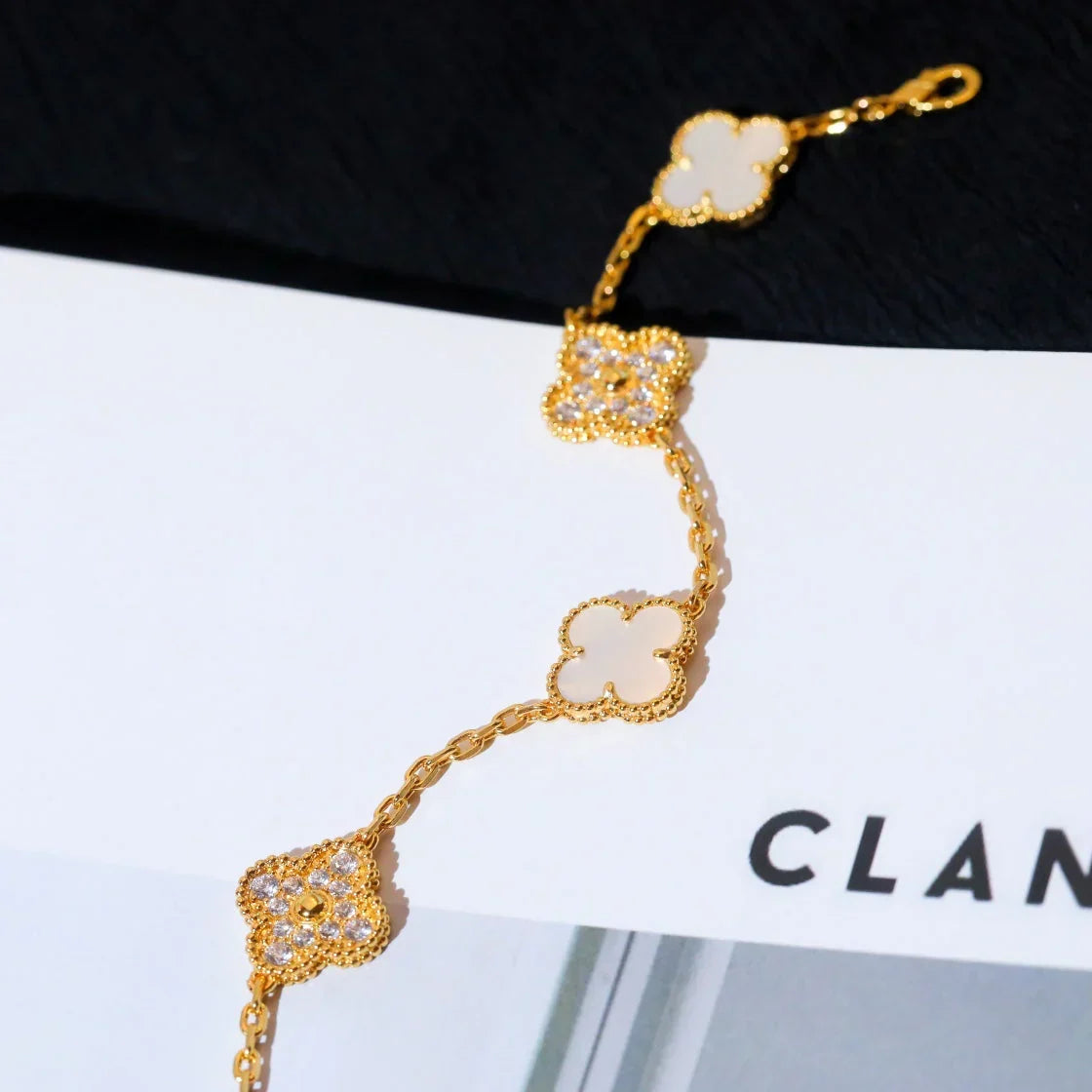 [Azure Tears]LUCKY CLOVER 5-MOTIF BRACELET - WHITE MOTHER-OF-PEARL COLLECTION