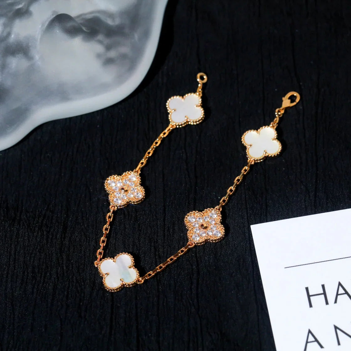 [Azure Tears]LUCKY CLOVER 5-MOTIF BRACELET - WHITE MOTHER-OF-PEARL COLLECTION