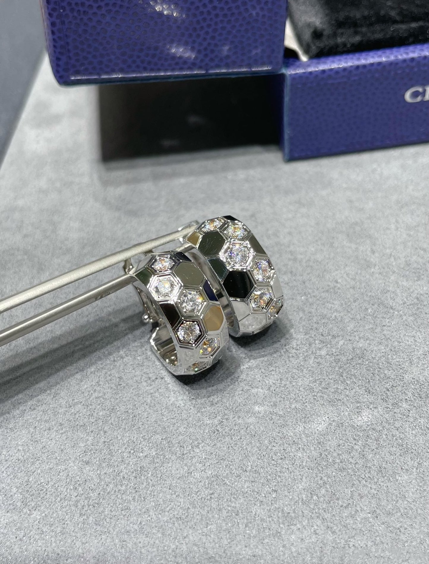 [Azure Tears]BEE LOVE DIAMOND HOOP EARRINGS