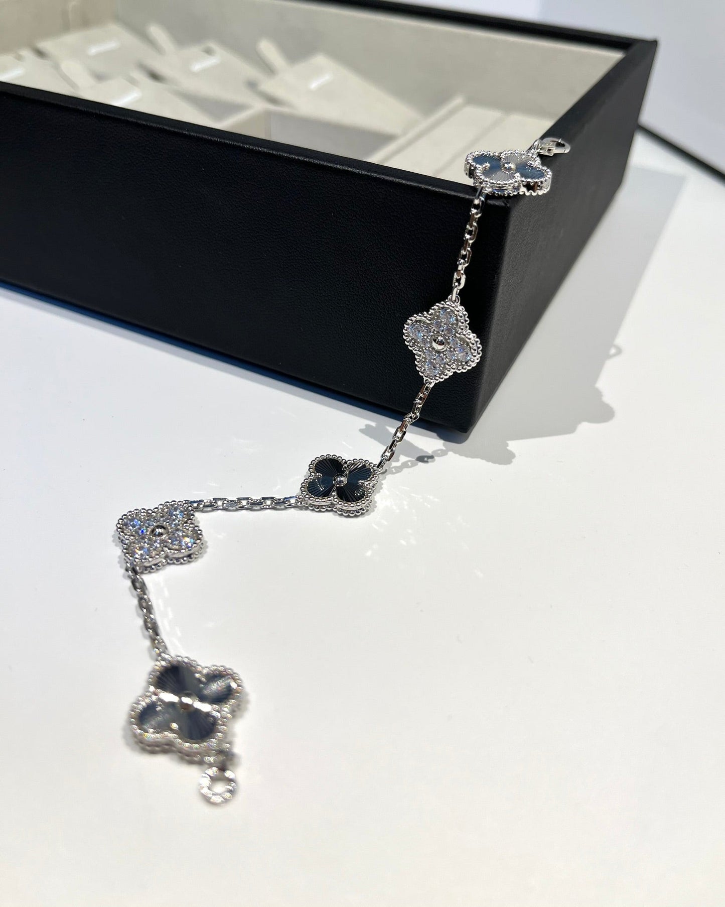 [Azure Tears]LUCKY CLOVER 5-MOTIF BRACELET - LASER COLLECTION