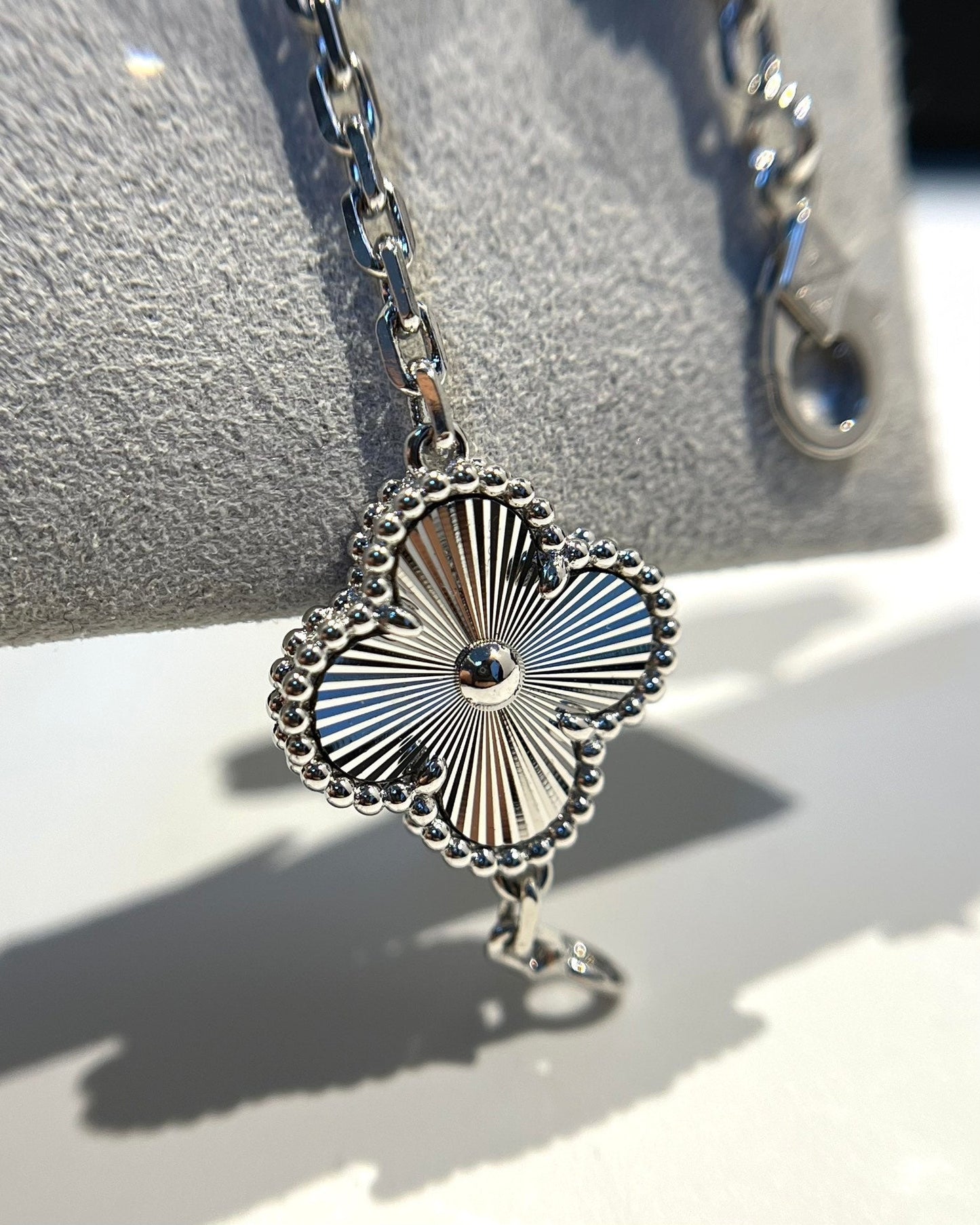 [Azure Tears]LUCKY CLOVER 5-MOTIF BRACELET - LASER COLLECTION