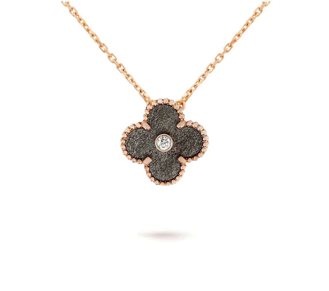[Azure Tears]LIMITED EDITION CHRISTMAS CLOVER FLOWER NECKLACE - 15MM ANNUAL COLLECTIBLE PENDANT