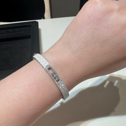 [Azure Tears]MOVE NOA CISELÉ HALF-PAVÉ DIAMOND BANGLE BRACELET