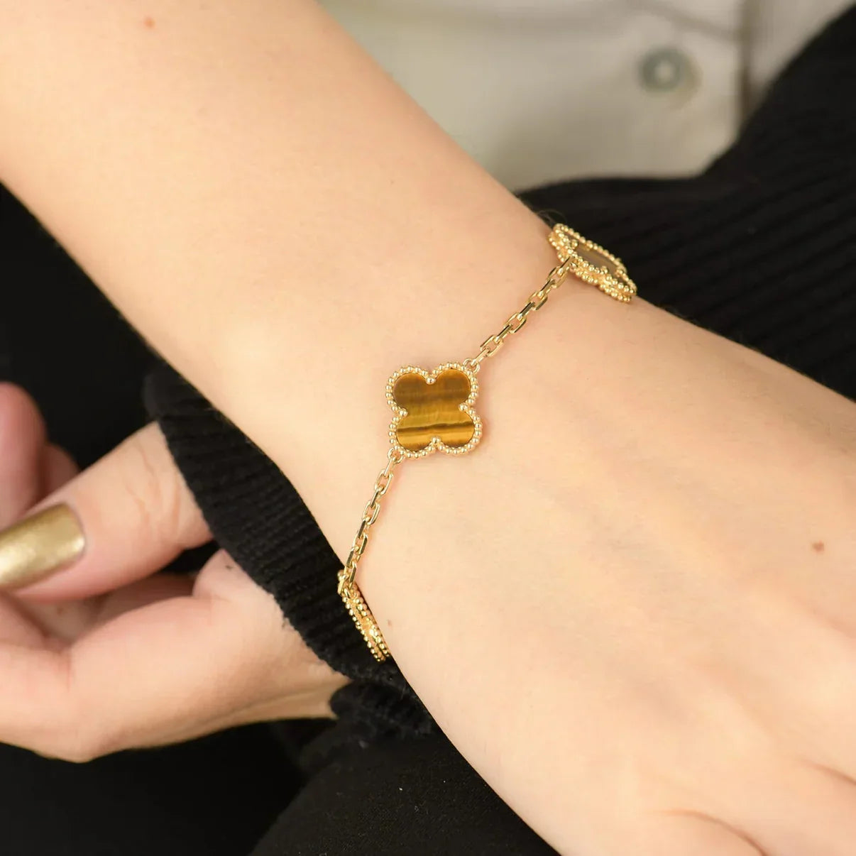 [Azure Tears]LUCKY CLOVER 5-MOTIF BRACELET -  TIGER’S EYE COLLECTION