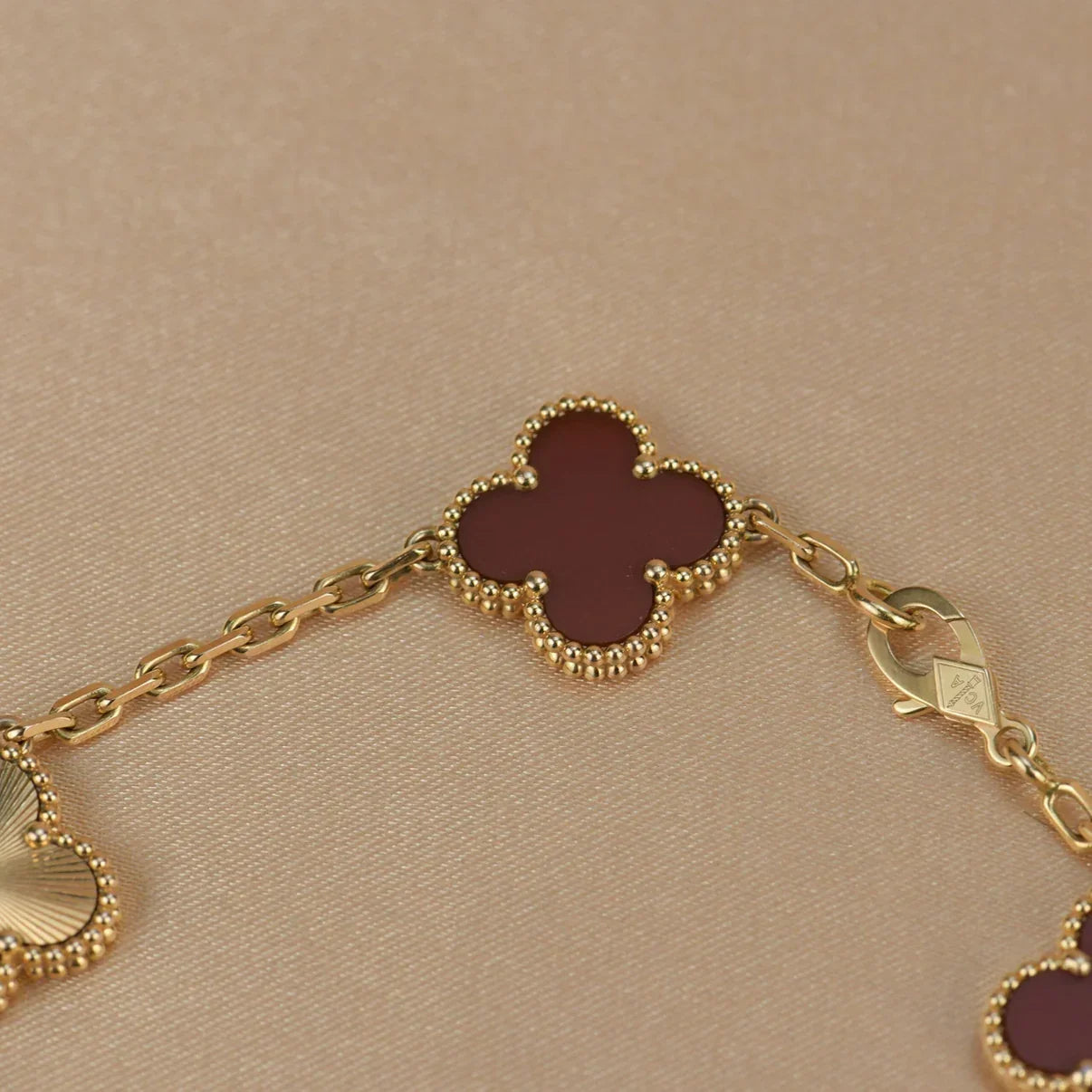 [Azure Tears]LUCKY CLOVER 5-MOTIF BRACELET - RED CARNELIAN COLLECTION