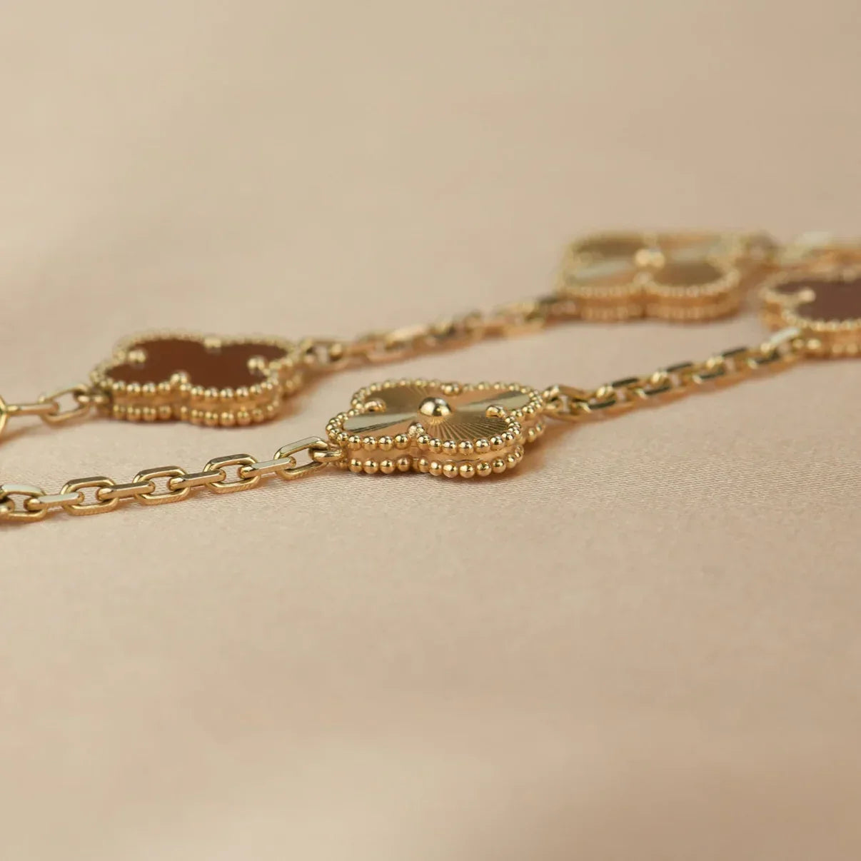 [Azure Tears]LUCKY CLOVER 5-MOTIF BRACELET - RED CARNELIAN COLLECTION