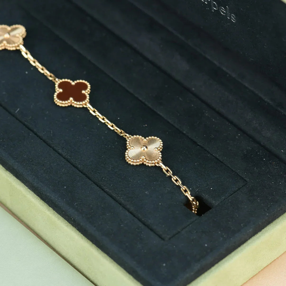 [Azure Tears]LUCKY CLOVER 5-MOTIF BRACELET - RED CARNELIAN COLLECTION