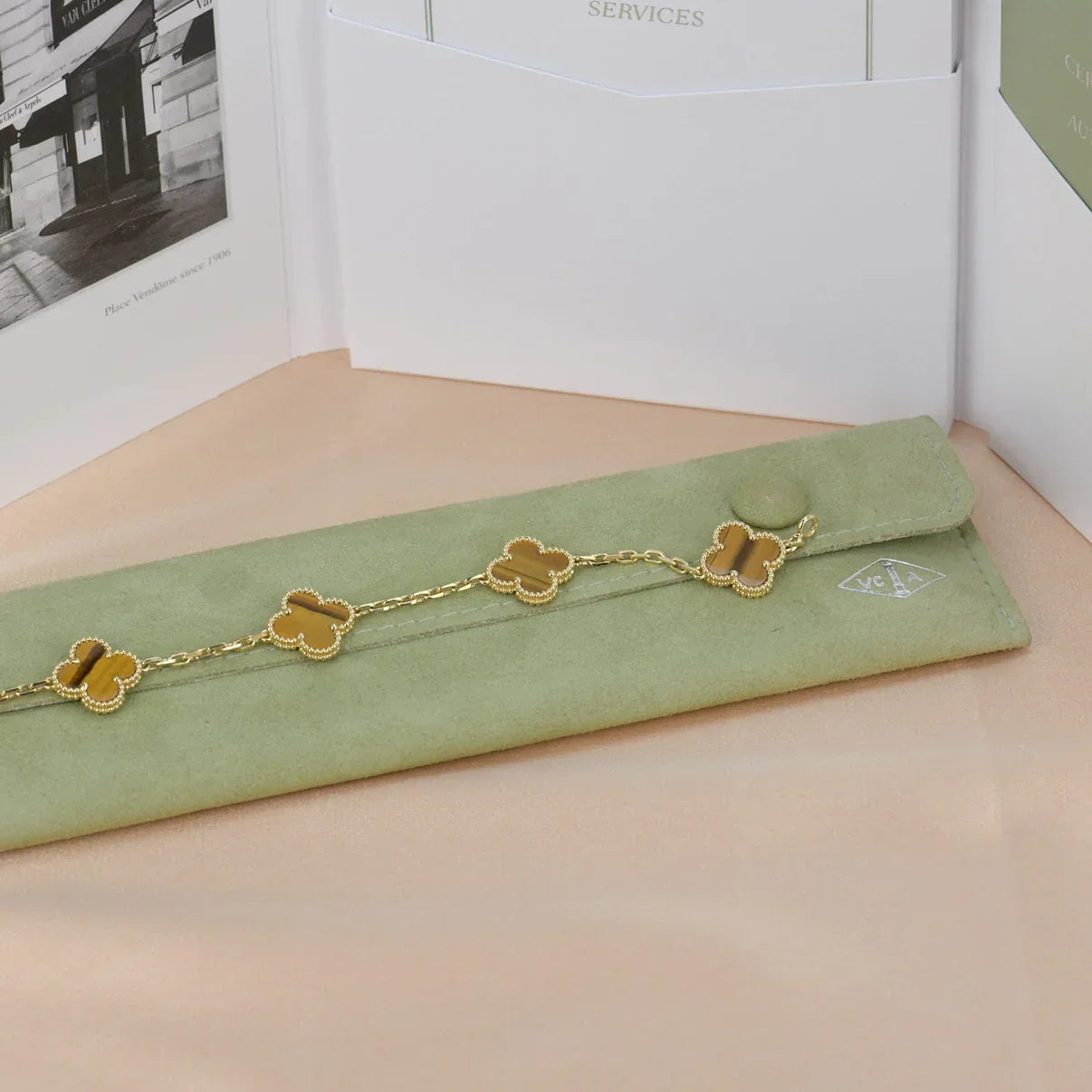 [Azure Tears]LUCKY CLOVER 5-MOTIF BRACELET -  TIGER’S EYE COLLECTION