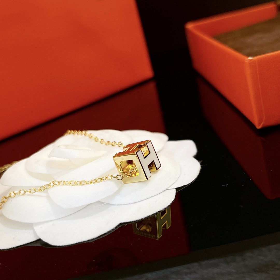 [Azure Tears]H WHITE SQUARE GOLD NECKLACE