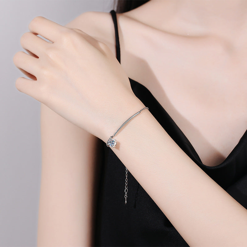 [Azure Tears]ELEGANT HALF-MOON CURVE MOISSANITE BRACELET