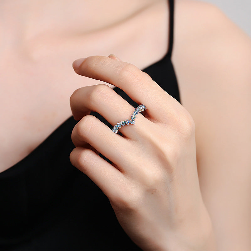 [Azure Tears]ELEGANT V-SHAPED CHEVRON MOISSANITE RING