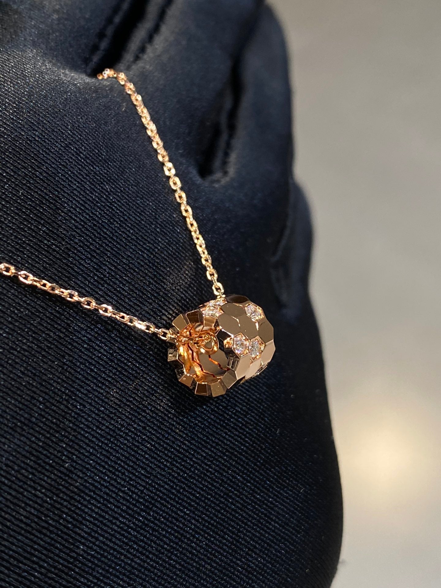 [Azure Tears]BEE LOVE DIAMOND NECKLACE