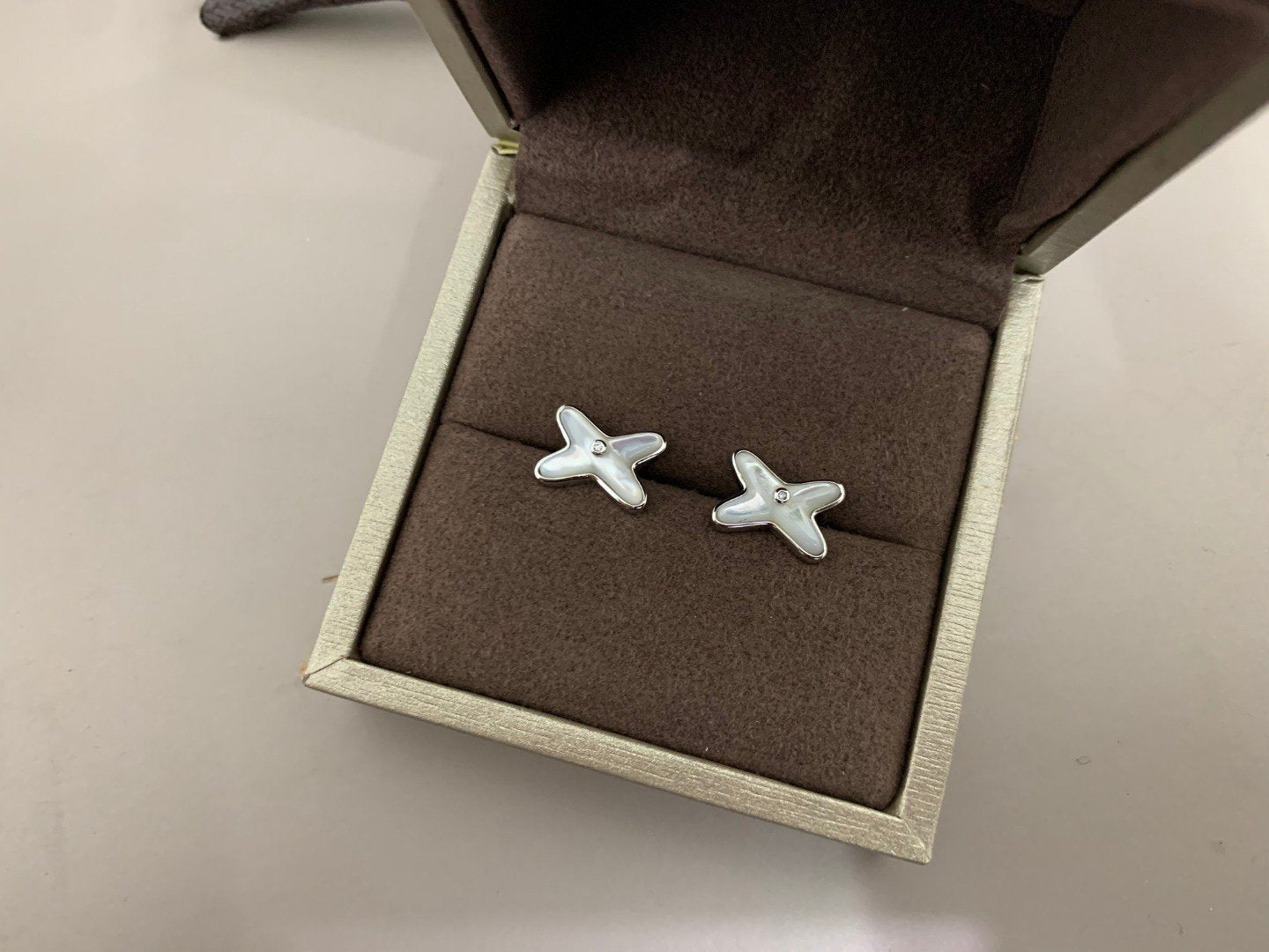 [Azure Tears]JEUX DE WHITE MOP SILVER DIAMOND EARRINGS