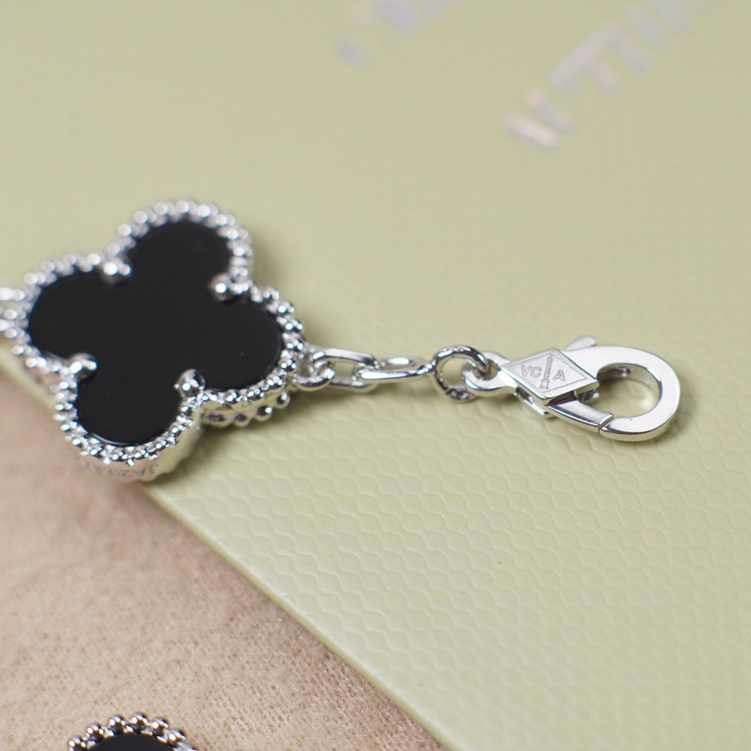 [Azure Tears]LUCKY CLOVER 5-MOTIF BRACELET - BLACK OXNY COLLECTION