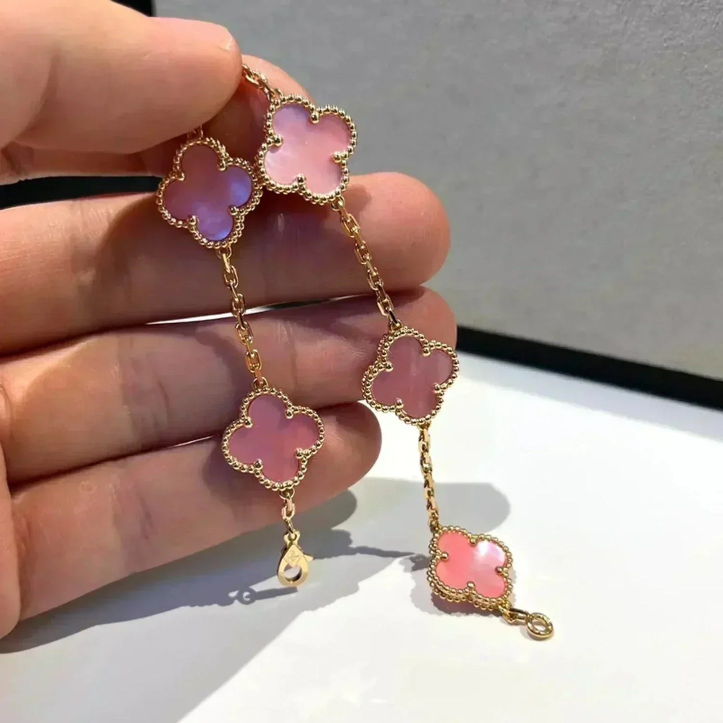 [Azure Tears]LUCKY CLOVER 5-MOTIF BRACELET - PINK MOTHER-OF-PEARL COLLECTION