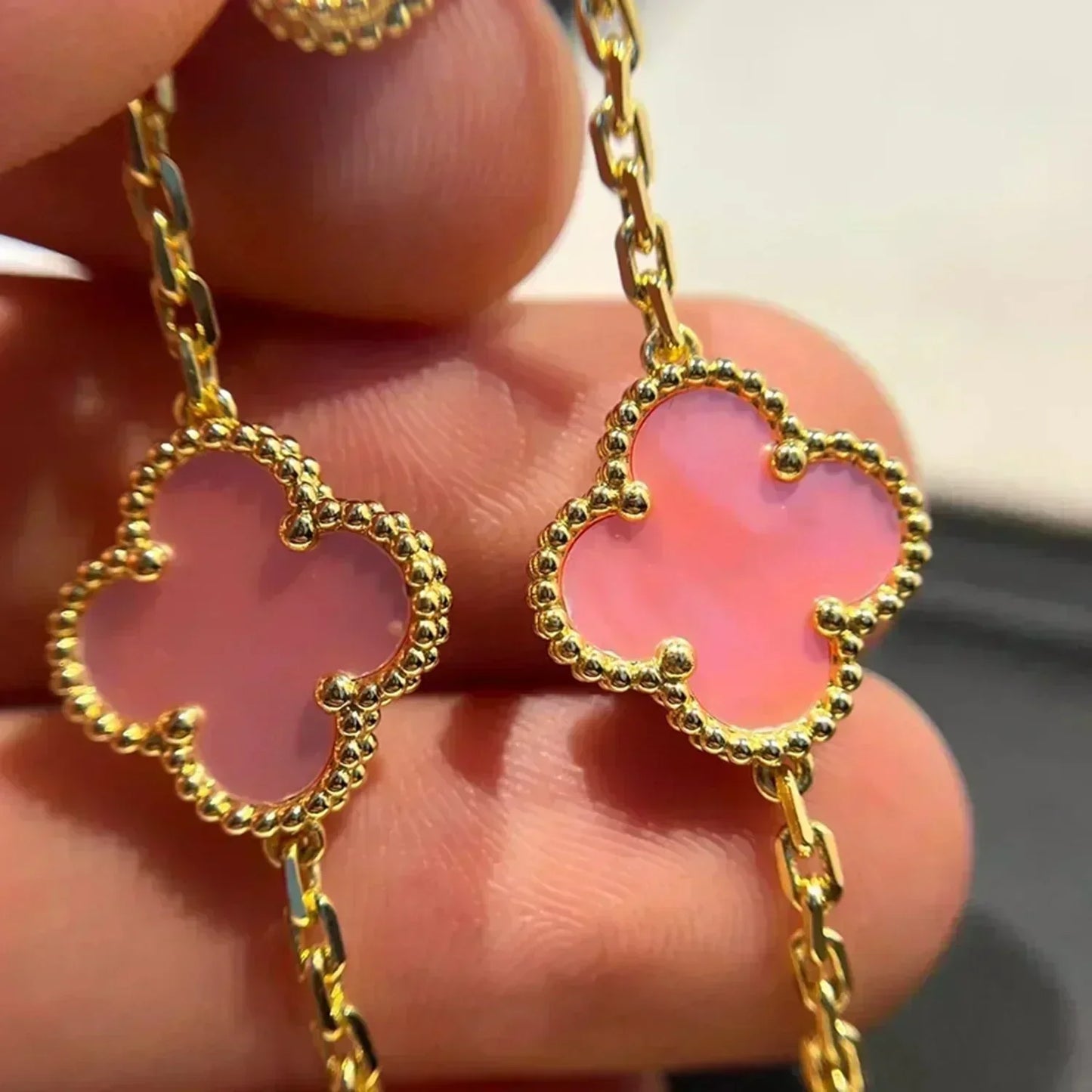 [Azure Tears]LUCKY CLOVER 5-MOTIF BRACELET - PINK MOTHER-OF-PEARL COLLECTION