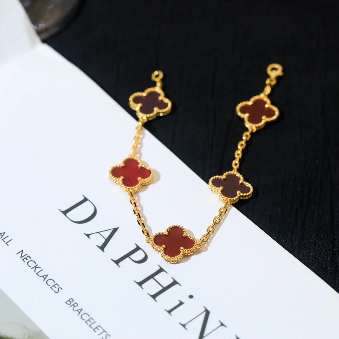 [Azure Tears]LUCKY CLOVER 5-MOTIF BRACELET - RED CARNELIAN COLLECTION