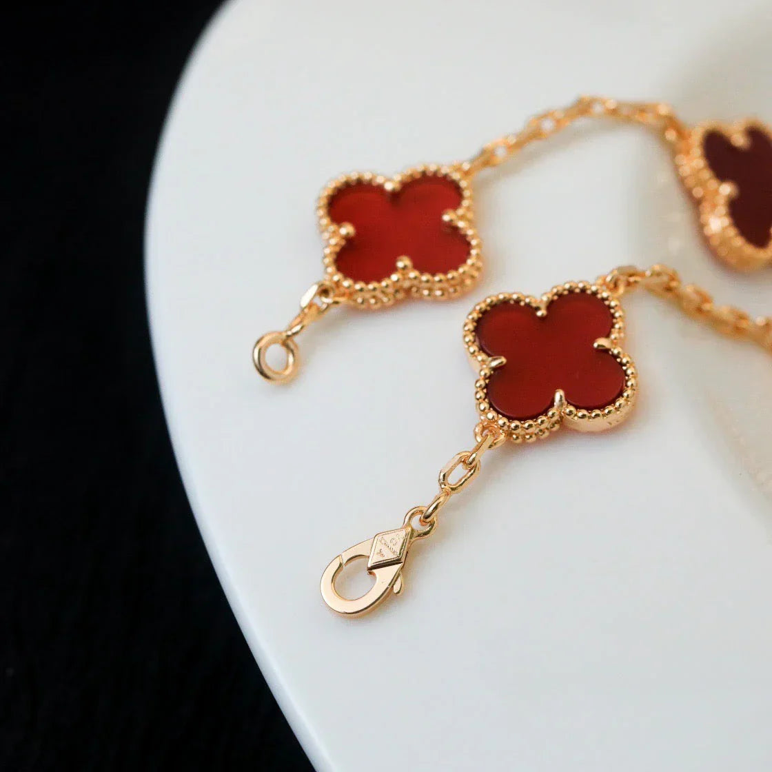 [Azure Tears]LUCKY CLOVER 5-MOTIF BRACELET - RED CARNELIAN COLLECTION