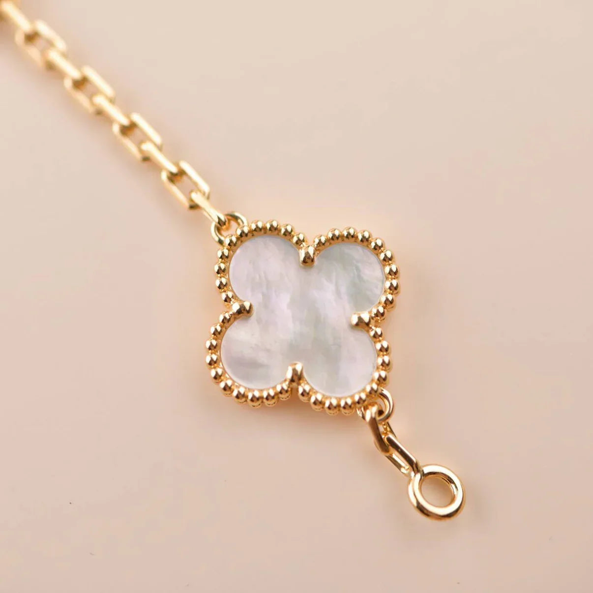 [Azure Tears]LUCKY CLOVER 5-MOTIF BRACELET - WHITE MOTHER-OF-PEARL COLLECTION