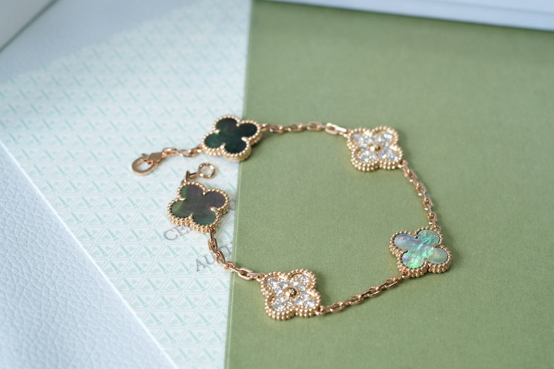 [Azure Tears]LUCKY CLOVER 5-MOTIF BRACELET - GREY MOTHER-OF-PEARL COLLECTION