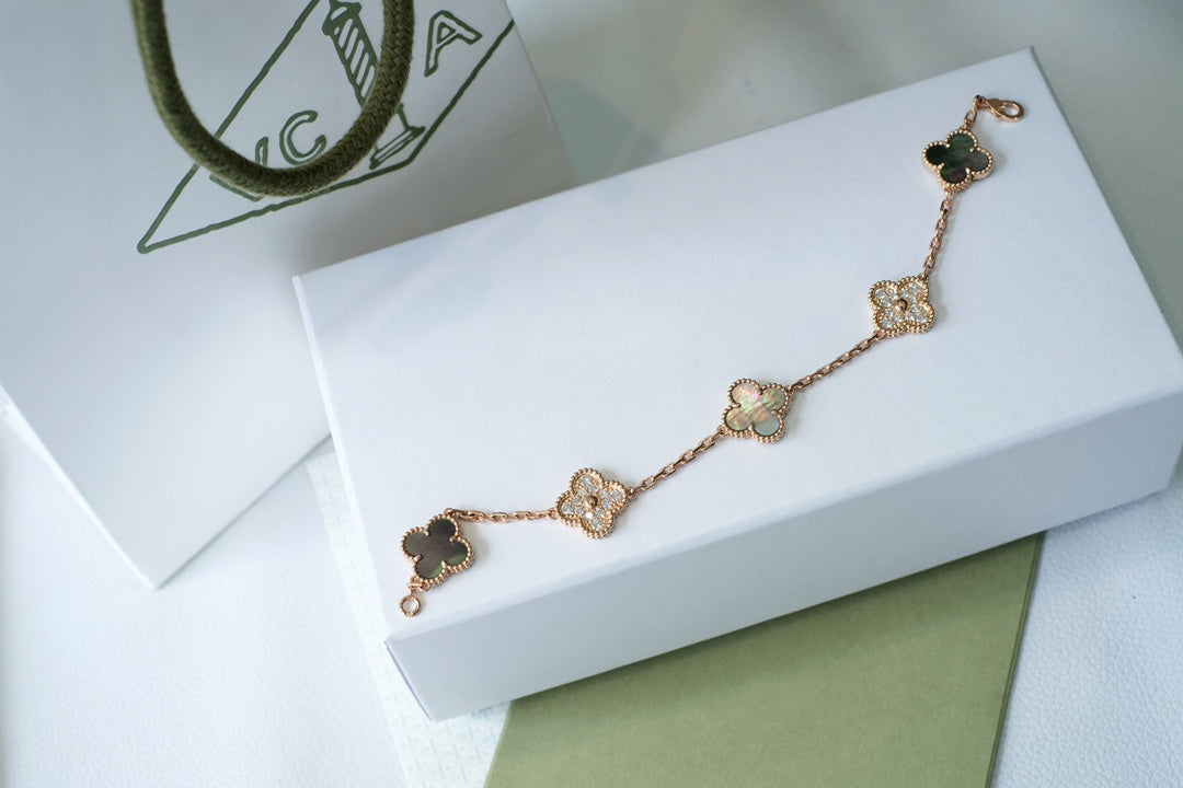[Azure Tears]LUCKY CLOVER 5-MOTIF BRACELET - GREY MOTHER-OF-PEARL COLLECTION