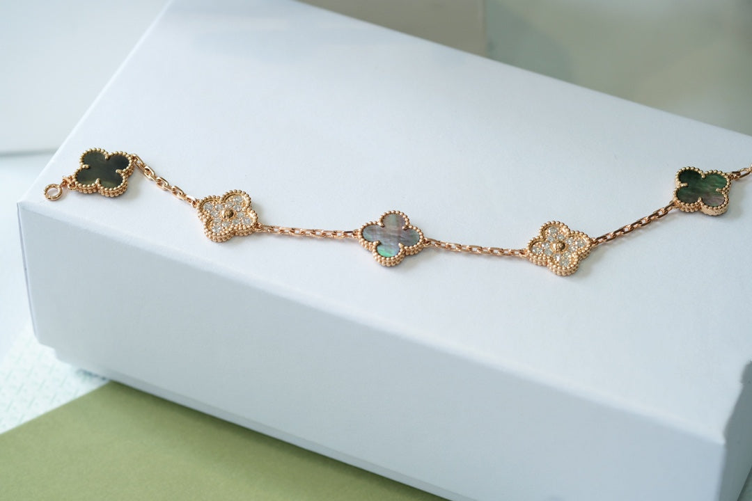 [Azure Tears]LUCKY CLOVER 5-MOTIF BRACELET - GREY MOTHER-OF-PEARL COLLECTION