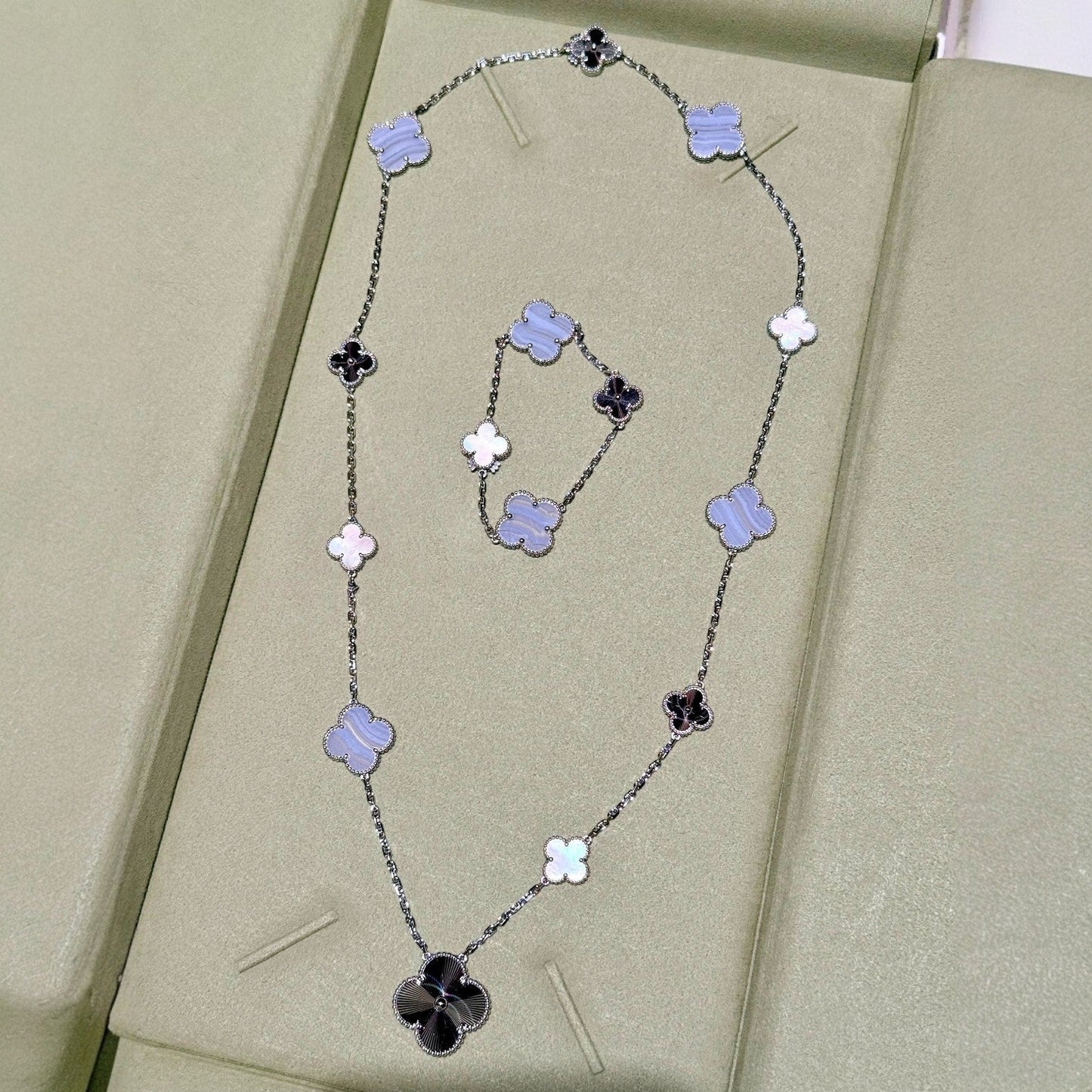 [Azure Tears]DETACHABLE 15-MOTIF CLOVER STATEMENT SET - PURPLE CHALCEDONY & LASER