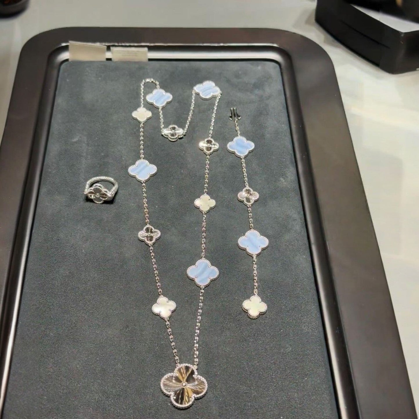 [Azure Tears]DETACHABLE 15-MOTIF CLOVER STATEMENT SET - PURPLE CHALCEDONY & LASER