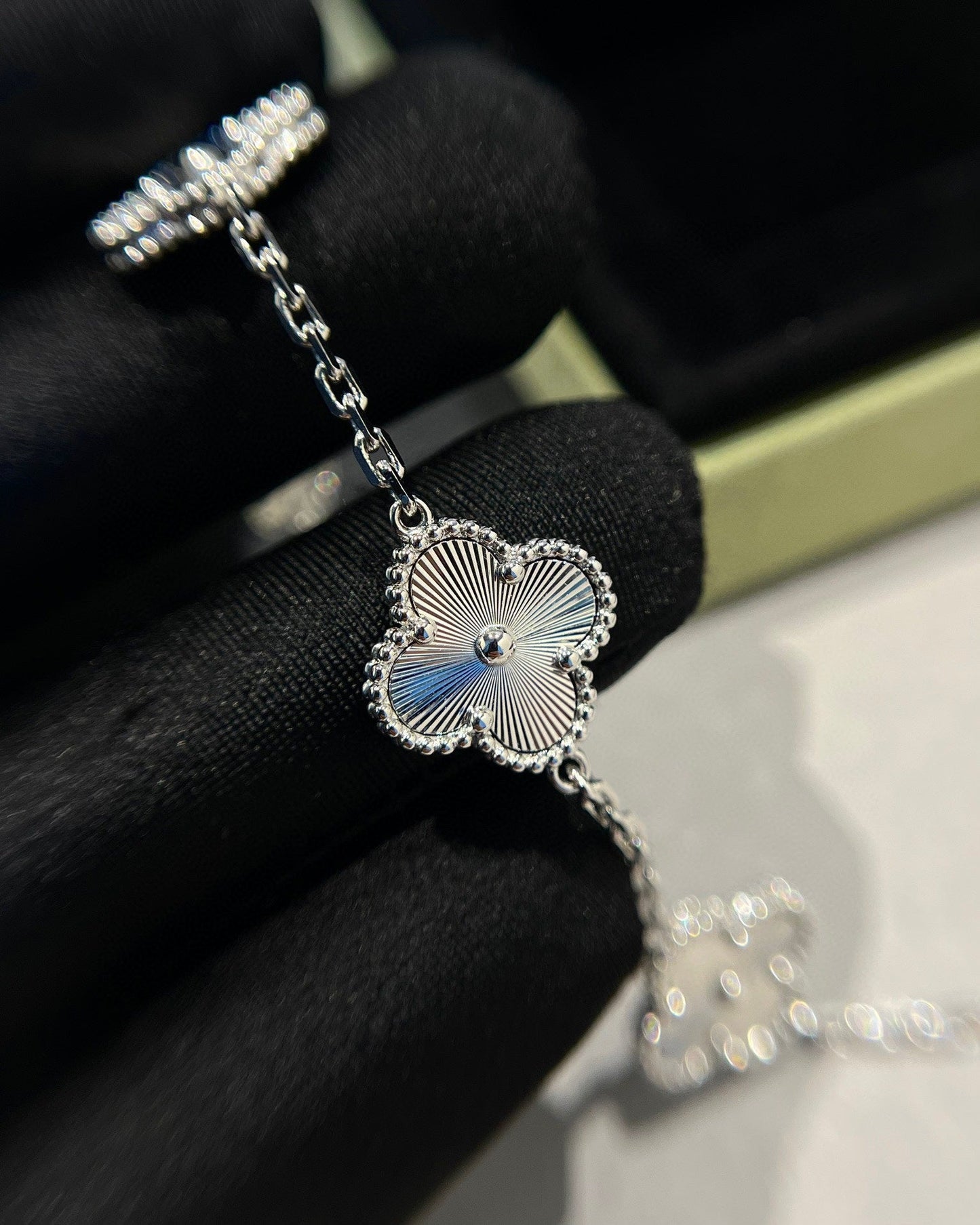 [Azure Tears]LUCKY CLOVER 5-MOTIF BRACELET - LASER COLLECTION