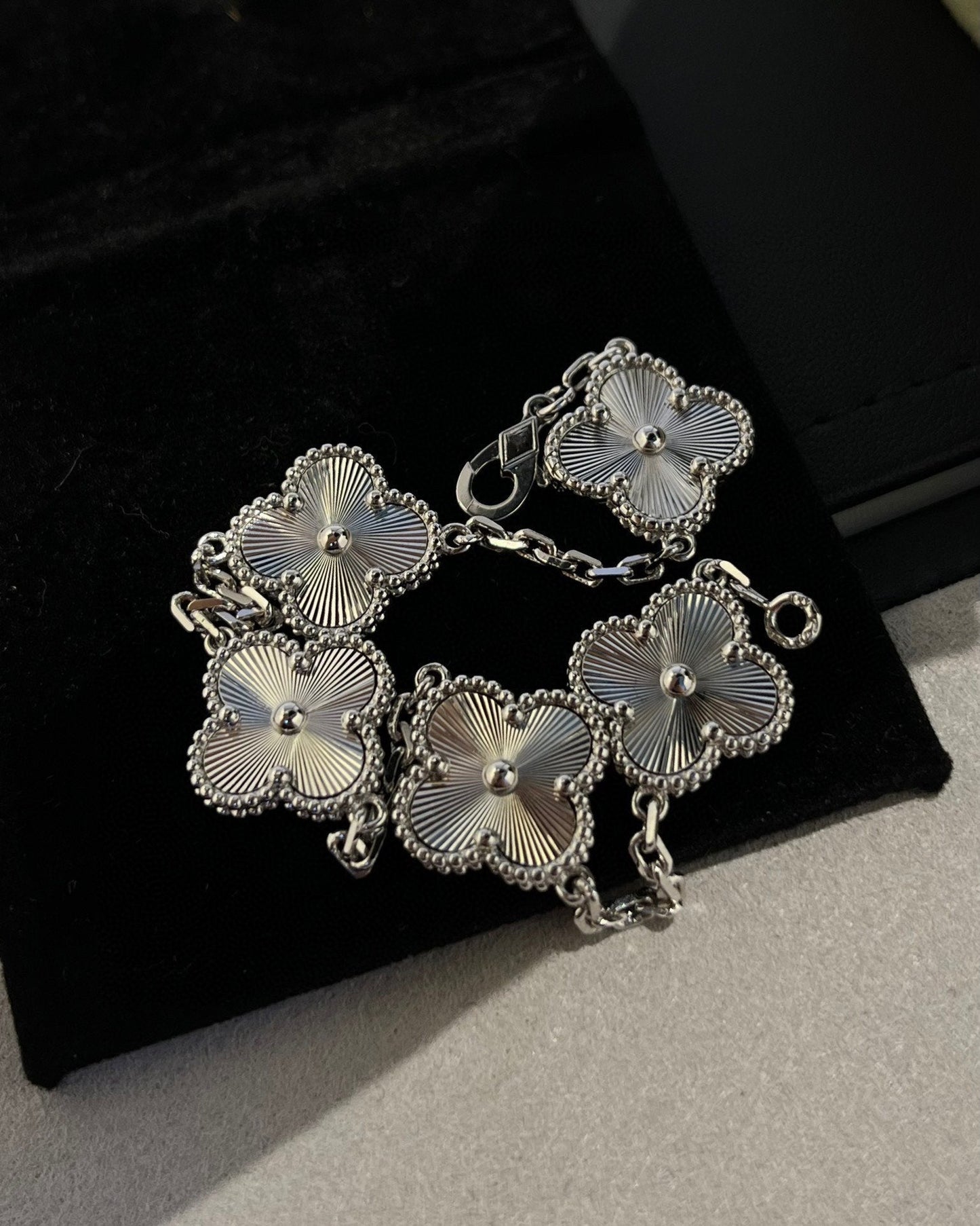 [Azure Tears]LUCKY CLOVER 5-MOTIF BRACELET - LASER COLLECTION