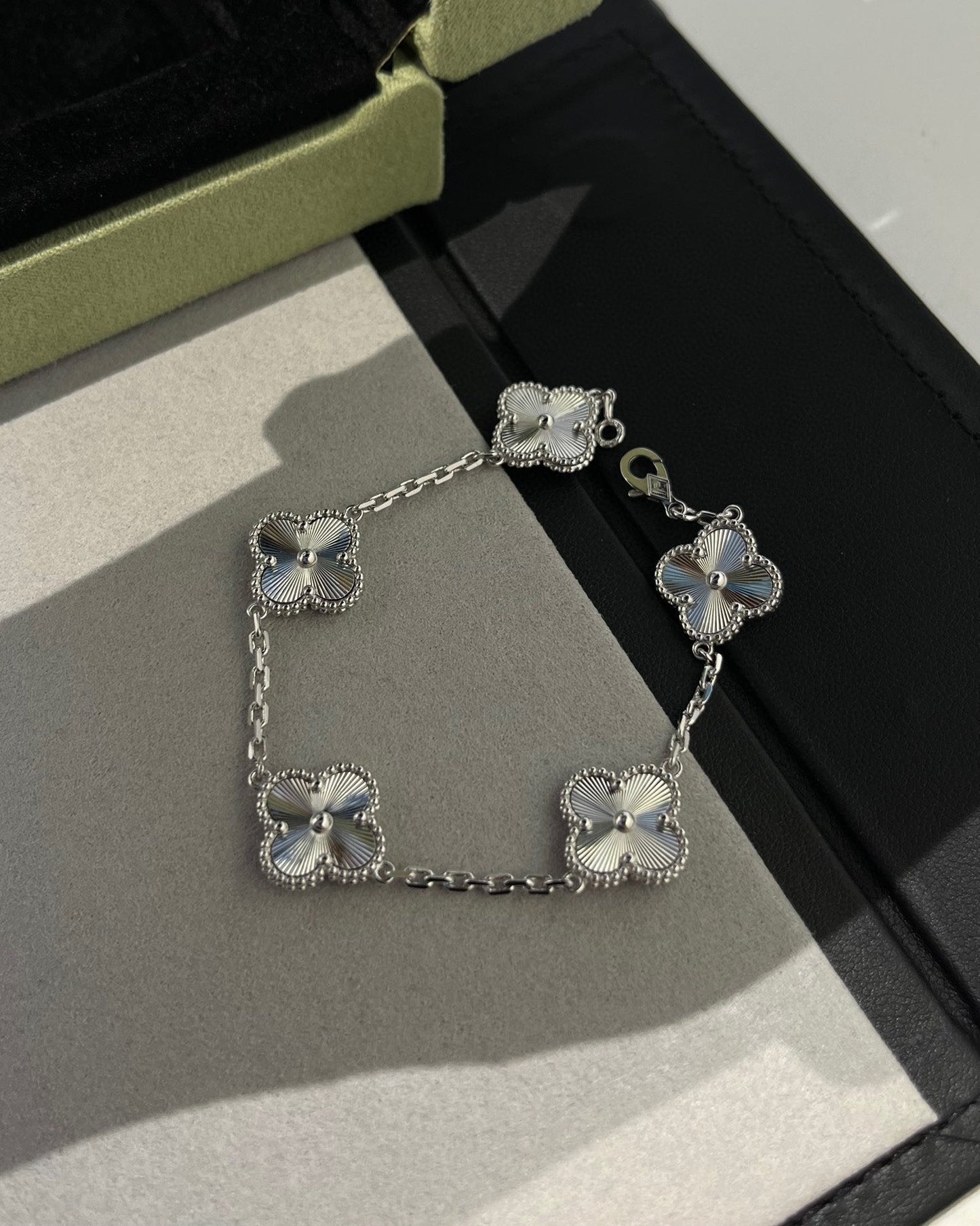 [Azure Tears]LUCKY CLOVER 5-MOTIF BRACELET - LASER COLLECTION