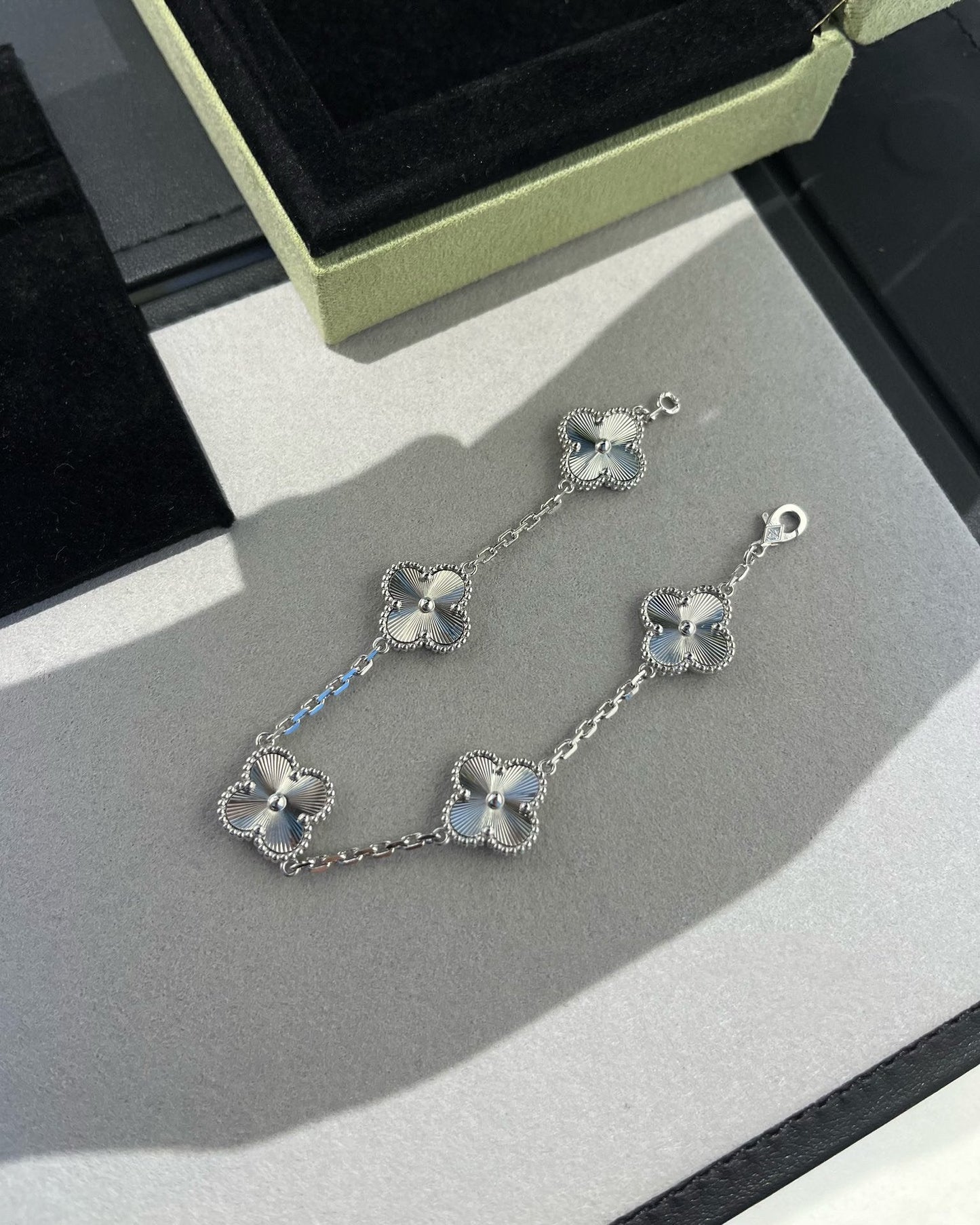 [Azure Tears]LUCKY CLOVER 5-MOTIF BRACELET - LASER COLLECTION